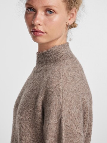 PIECES Sweater 'JANICIA' in Brown