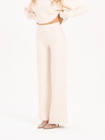 Loosefit Pantalon MYLAVIE by Sarah Harrison en blanc : devant