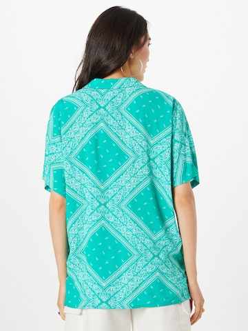 ABOUT YOU x Antonia Blouse 'Fergie' in Green