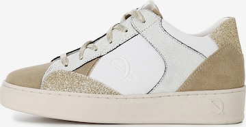 Sneaker bassa di CAFè NOIR in bianco: frontale