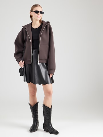 Gonna 'Mila' di ABOUT YOU in nero