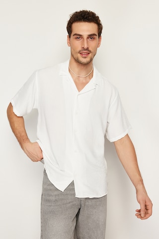 Trendyol Comfort fit Koszula w kolorze biały: przód