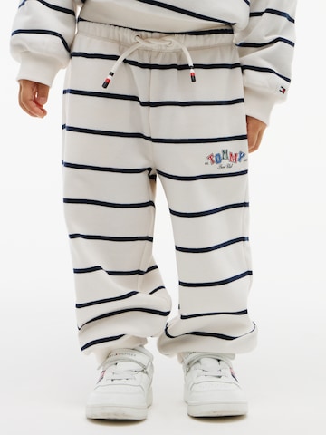 Tapered Pantaloni di TOMMY HILFIGER in bianco: frontale