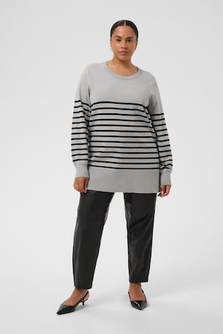 KAFFE CURVE - Jersey 'Liona' en gris