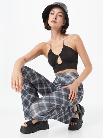 Evazați Pantaloni de la Nasty Gal pe gri