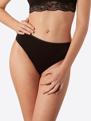 Slip di Yenita in nero: frontale