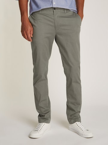 Regular Pantalon chino 'DENTON' TOMMY HILFIGER en gris : devant