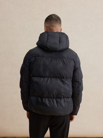 DAN FOX APPAREL Zimní bunda 'John ' – černá