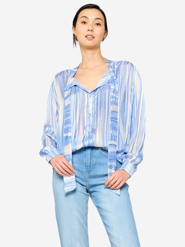 LolaLiza Blouse in Blue: front