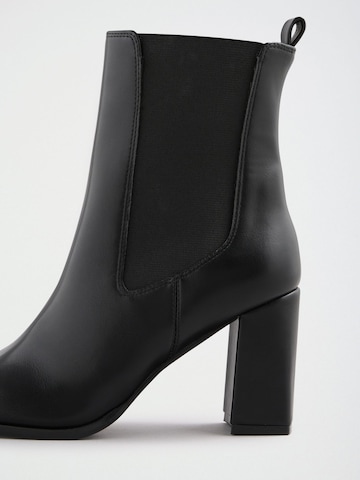 Friends Like These Chelsea Boots in Schwarz