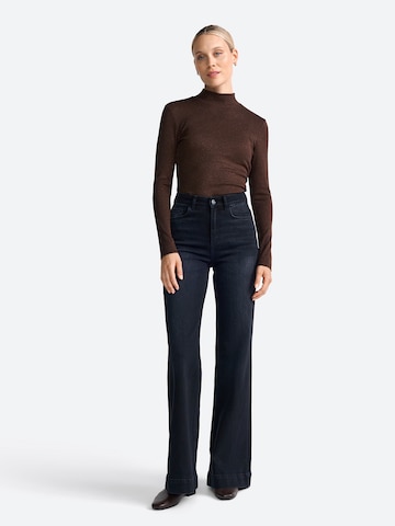 Rich & Royal Sweater in Brown: front