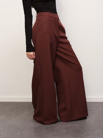 RÆRE by Lorena Rae - Loosefit Pantalón de pinzas 'Elektra' en marrón