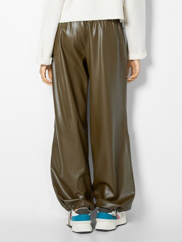 Bershka Loose fit Pants in Green