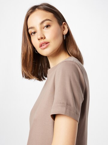 T-shirt Calvin Klein en marron