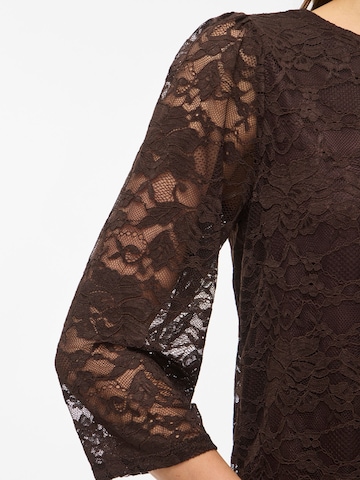 VILA Shirt in Bruin
