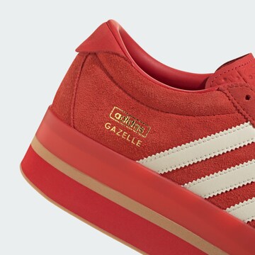 ADIDAS ORIGINALS Matalavartiset tennarit 'Gazelle Stack' värissä punainen