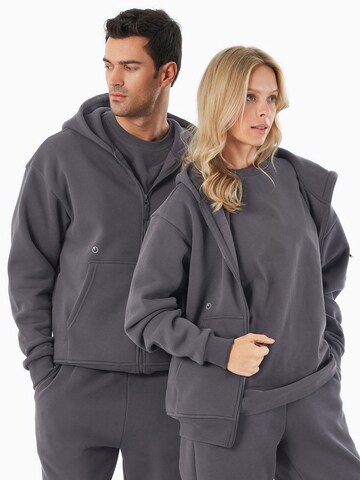 Organication Sweatjacke in Grau