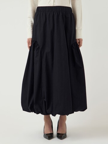 YAS - Falda en negro: frente