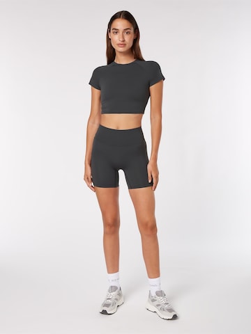 Sport top de la YO-GAYA pe gri