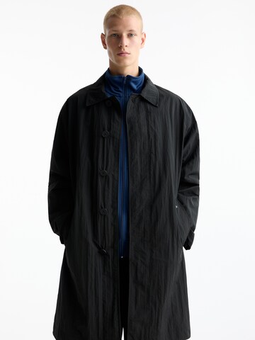 Cappotto di mezza stagione di Pull&Bear in nero: frontale