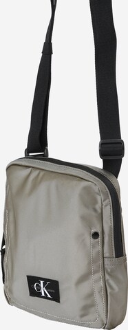 Calvin Klein Jeans Crossbody bag in Grey: front