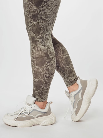 ONLY Carmakoma Skinny Leggings in Groen