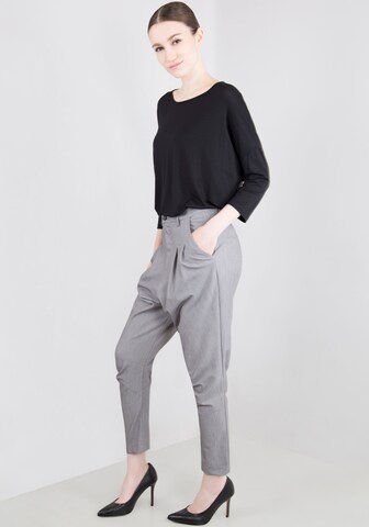 IMPERIAL Tapered Pleat-Front Pants in Grey