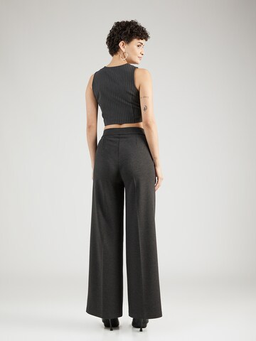 Wide leg Pantaloni con piega frontale di Marks & Spencer in grigio