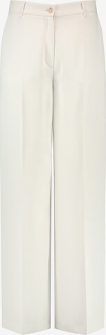 GERRY WEBER Loose fit Pleated Pants in White: front