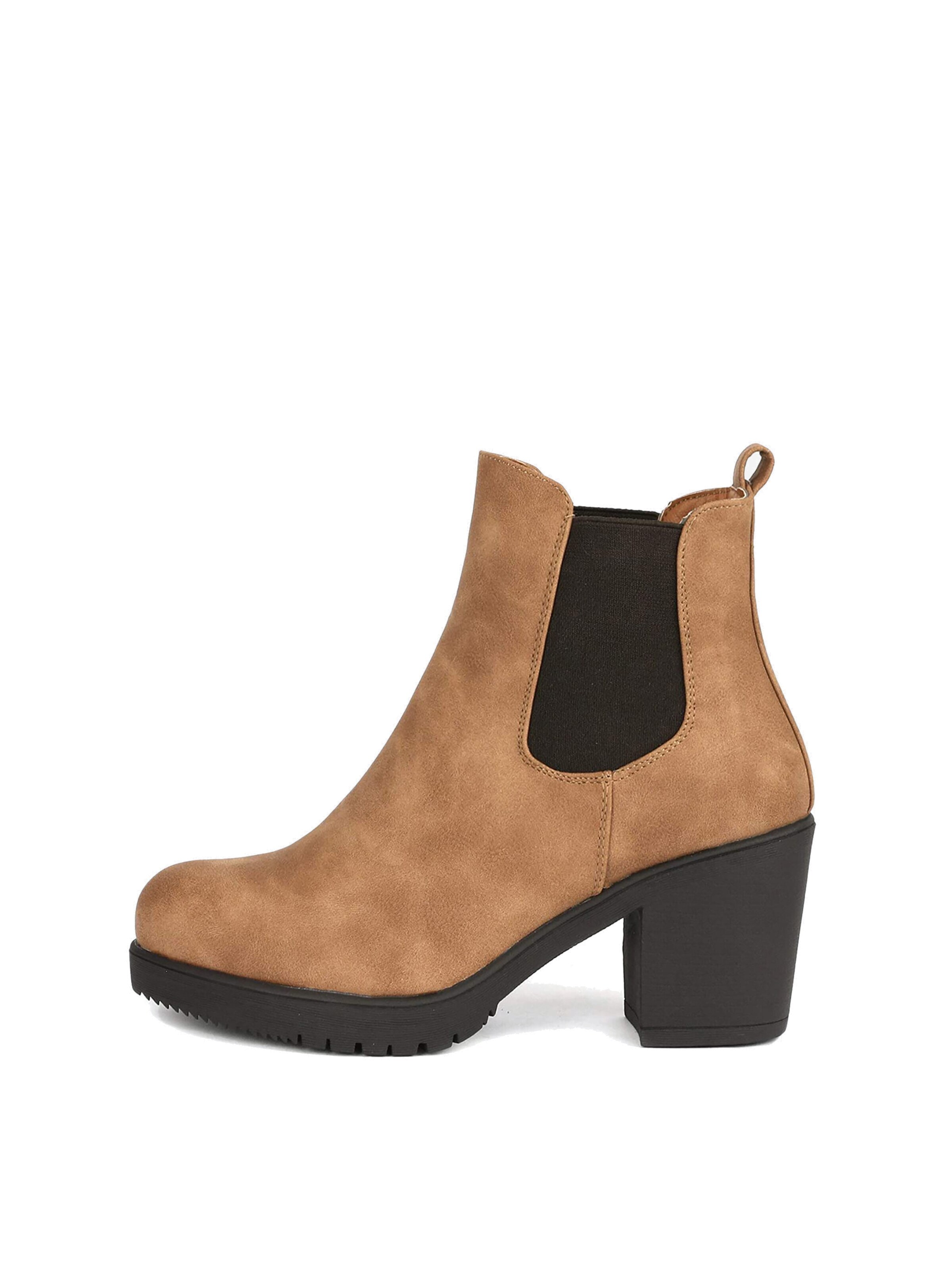 Dream Pairs Boots in Beige