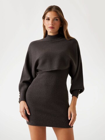GUESS Pullover in Braun: Vorderseite