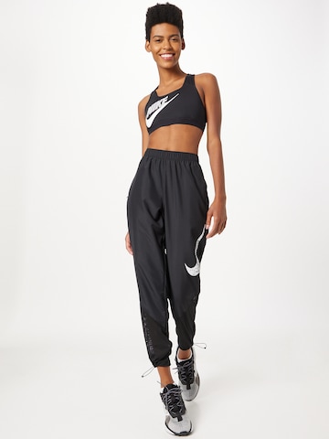 Regular Pantaloni sport de la NIKE pe negru