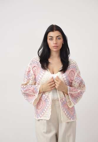 Elara Cardigan i pink