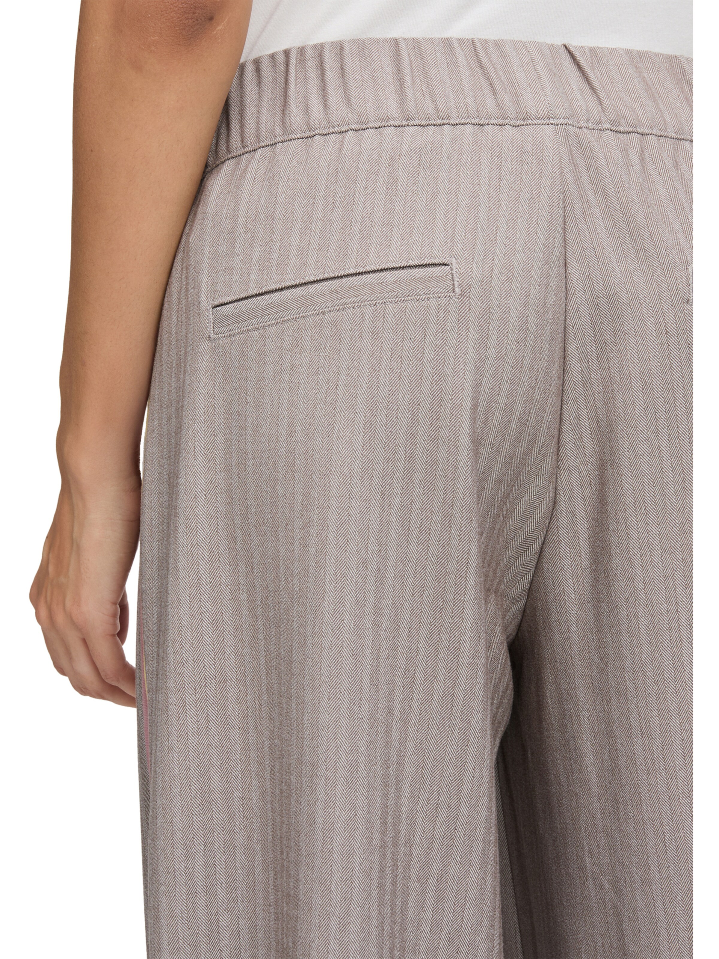 Cartoon Regular Trousers in Beige