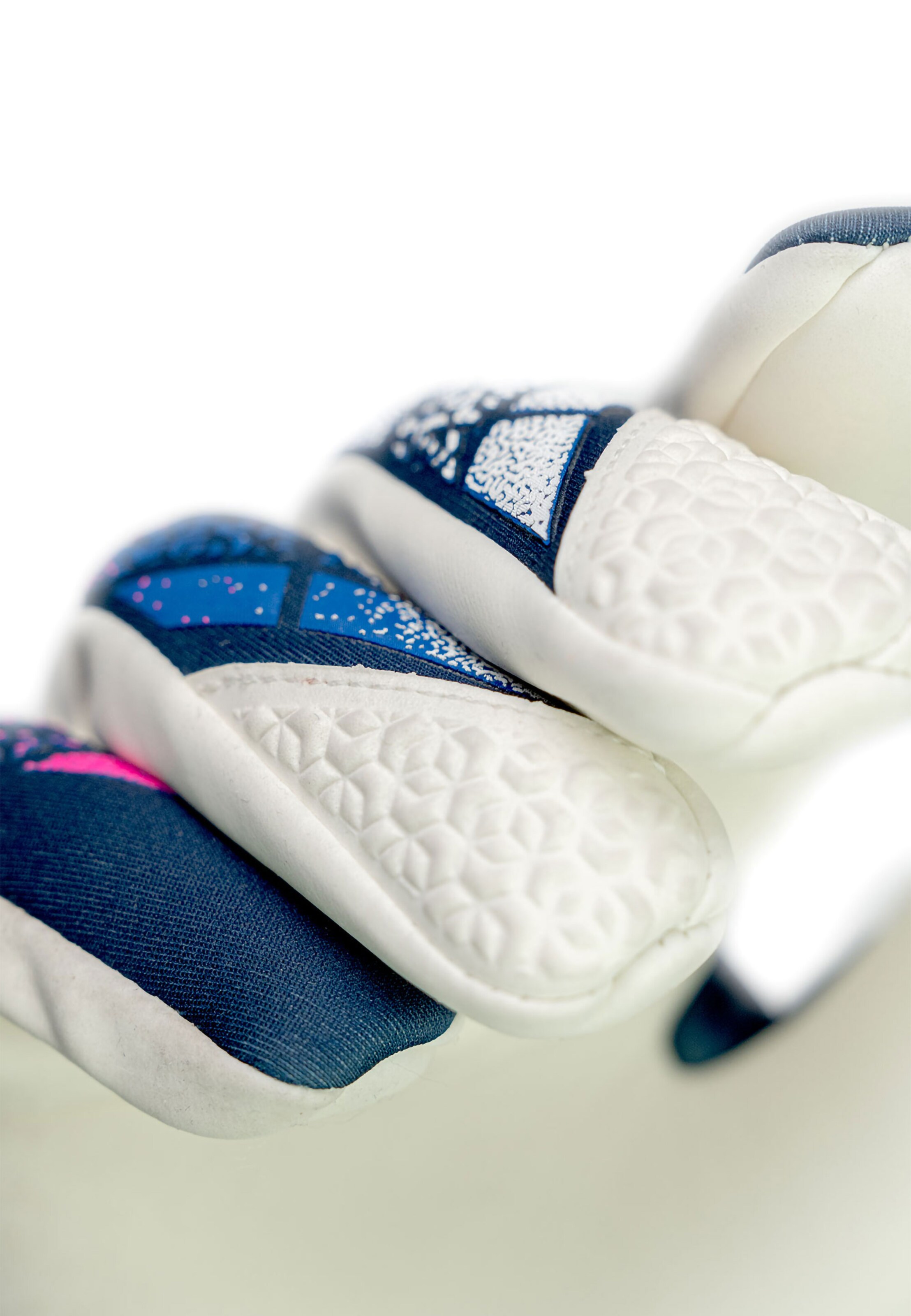 REUSCH Athletic Gloves 'Attrakt Re:Grip' in Blue