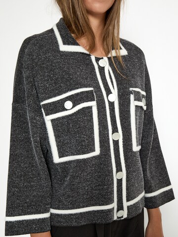 Peppercorn Kardigan 'Kylie' – černá