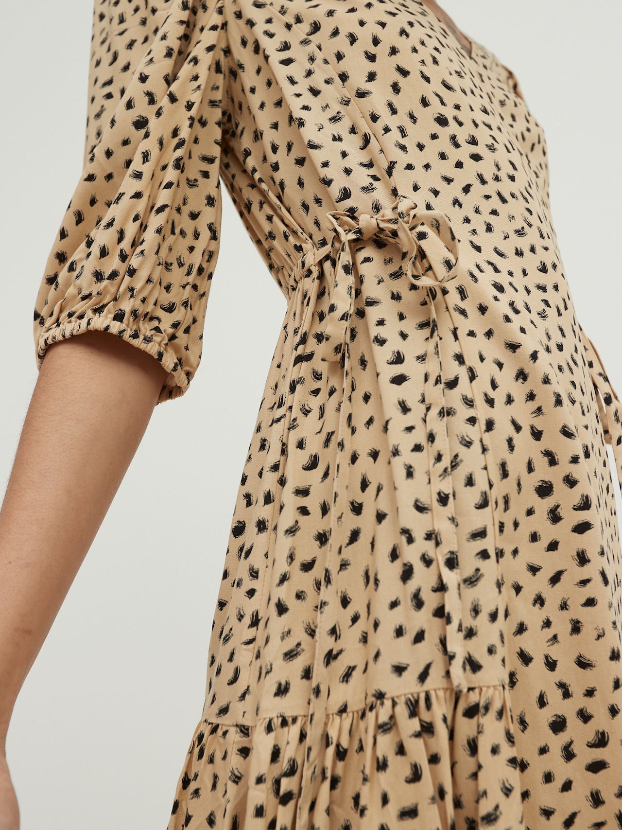 EDITED Producten Jurk 'Gemma' Beige