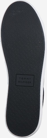 TOMMY HILFIGER Sneaker in Blau