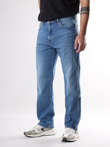 Largi Jeans 'RELAXED FRONTIER' de la WRANGLER pe albastru