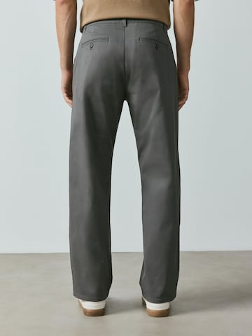 Largi Pantaloni eleganți de la Next pe gri