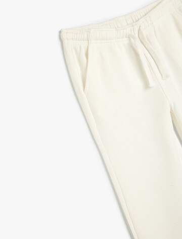 Koton Tapered Broek in Wit