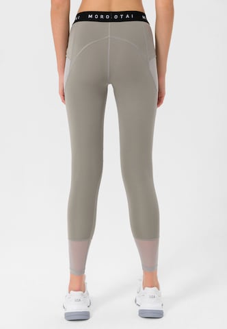 MOROTAI - Skinny Pantalón deportivo 'Naka' en gris