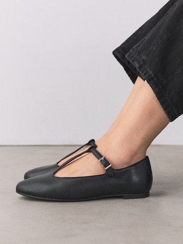 Ballerines à lanières 'Forever Comfort®' Next en noir