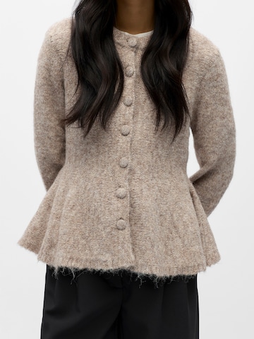 Geacă tricotată 'OBJSAGGIA' de la OBJECT pe bej