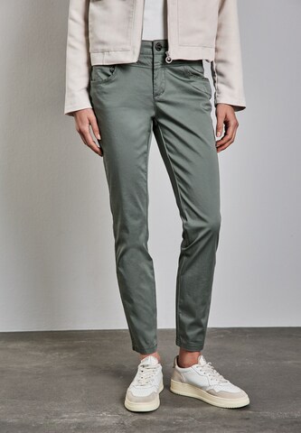 STREET ONE Slim fit Chino Pants in Green: front