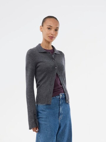 modström Strickjacke 'Hiroki' in Grau: Vorderseite
