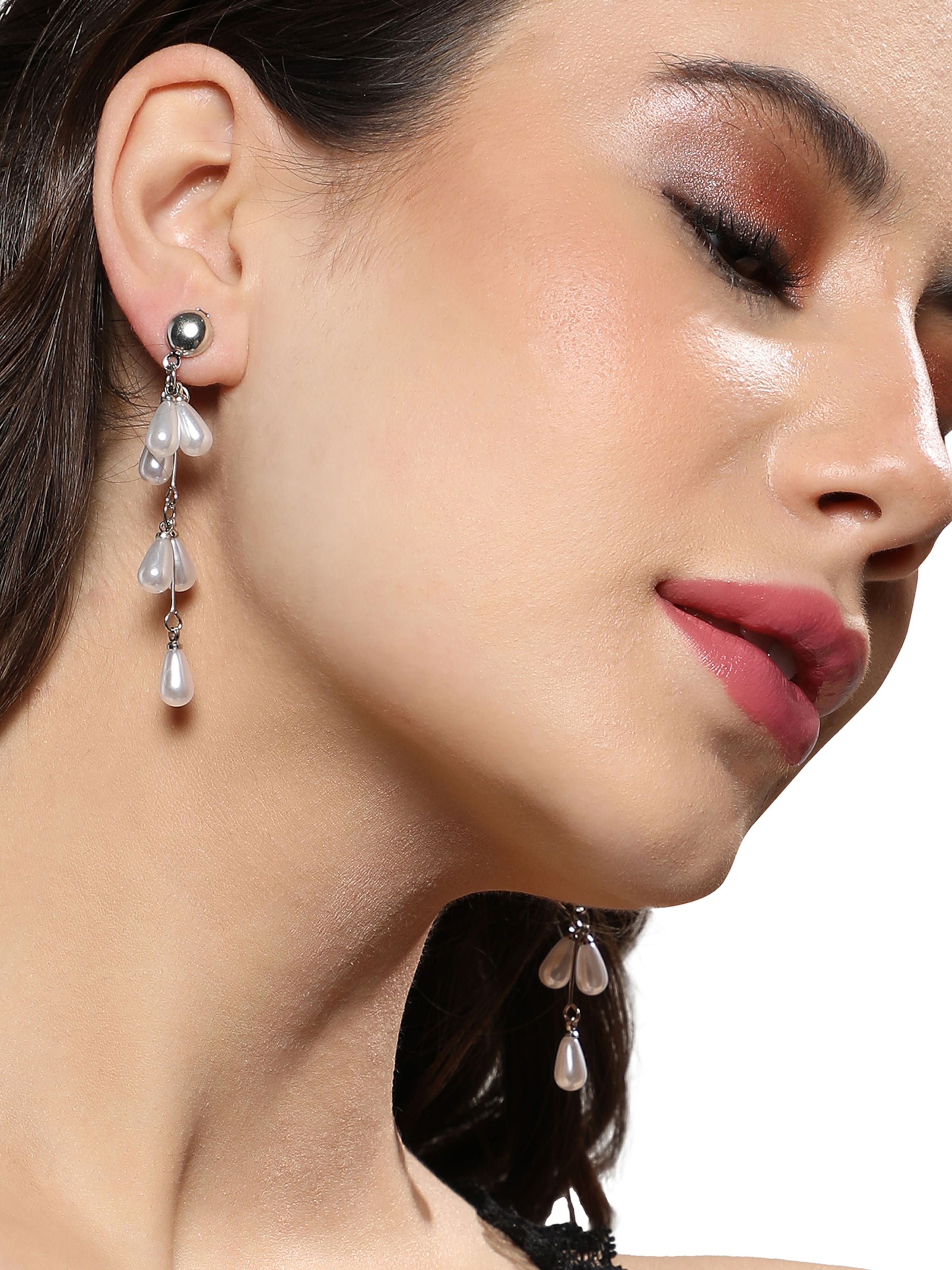 Boucles d'oreilles 'Punima' SOHI en blanc : devant