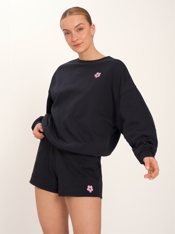 OCEANSAPART Sweatshirt ' Lola ' in Zwart