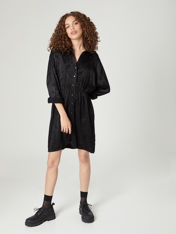 A LOT LESS - Vestido camisero 'Mona' en negro