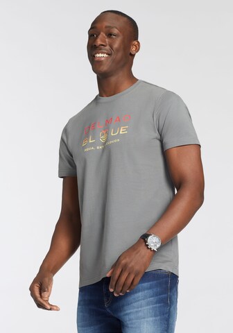 DELMAO T-Shirt in Grau